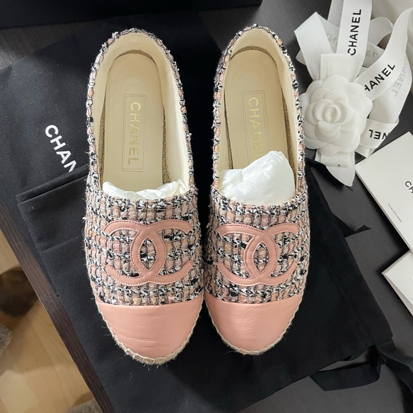 NEW Chanel 21S pink tweed espadrilles size 39 - Picture 2 of 8